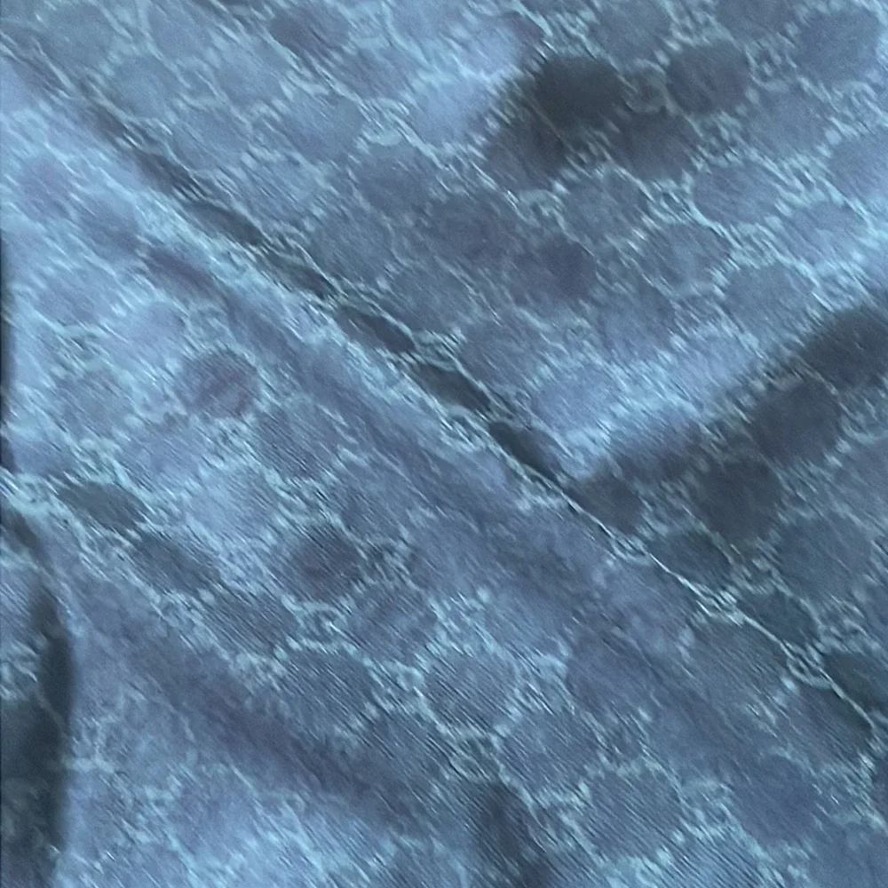 Authentic gucci scarf (unisex)